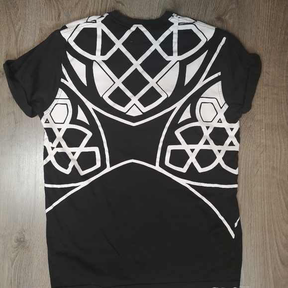 Y2k Vintage designer graphic washed black & white T-Shirt | TheStyleMinr.com - Picture 6 of 6